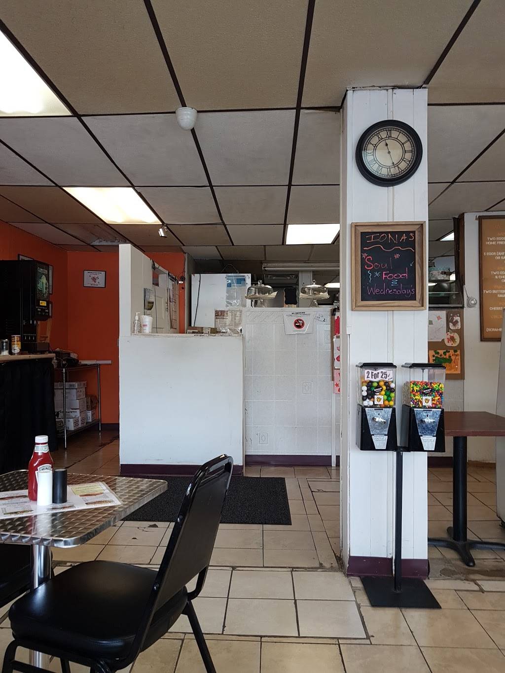 Ionas Cafe & Grill | restaurant | 37 Oak St, Indian Orchard, MA 01151, USA | 4135431718 OR +1 413-543-1718