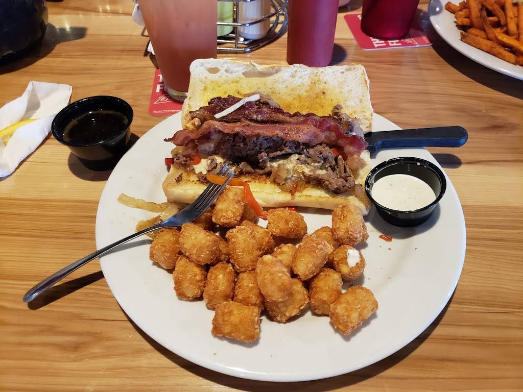 BootLeggers Saloon & Eatery | restaurant | 19735 Iguana St NW, Nowthen, MN 55330, USA | 7634414845 OR +1 763-441-4845