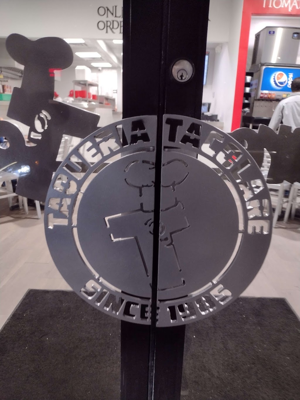 Tacolare Mcpherson | restaurant | 1212 International Blvd, Laredo, TX 78045, USA | 9564411718 OR +1 956-441-1718