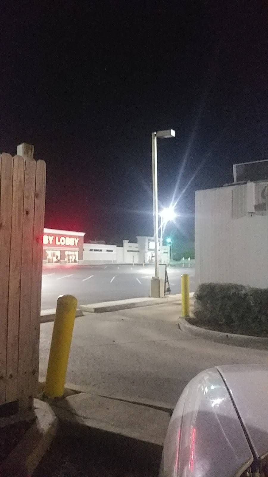 Long John Silvers-A&W Root Beer | restaurant | 3152 East 51st Street South, Tulsa, OK 74105, USA | 9187491219 OR +1 918-749-1219