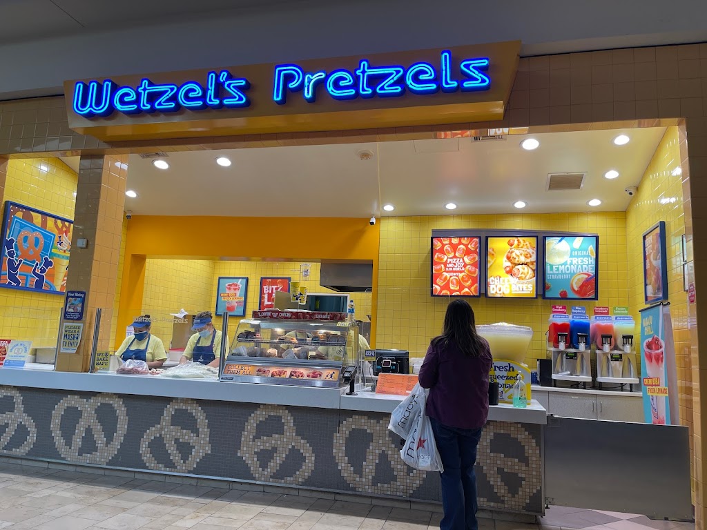 Wetzels Pretzels | bakery | 555 The, Shops At Mission Viejo Space #KI16, Mission Viejo, CA 92691, USA | 9493642782 OR +1 949-364-2782