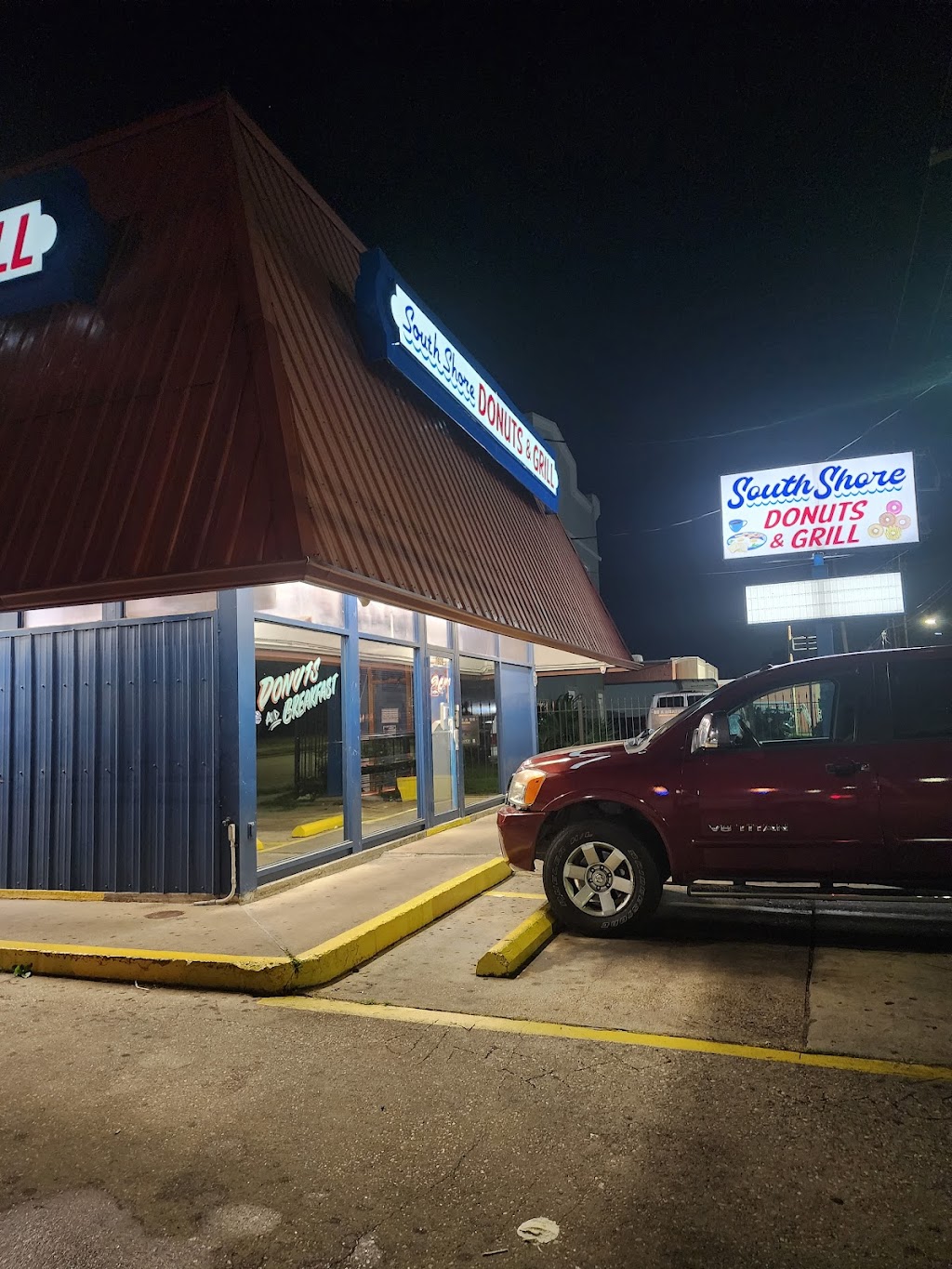 Southshore Donuts & Restaurant | bakery | 7929 Downman Rd, New Orleans, LA 70126, USA | 5042449876 OR +1 504-244-9876