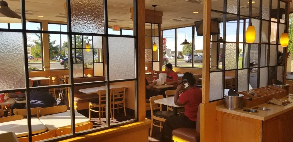 Wendys | restaurant | 6122 Oxon Hill Rd, Oxon Hill, MD 20745, USA | 3015673575 OR +1 301-567-3575