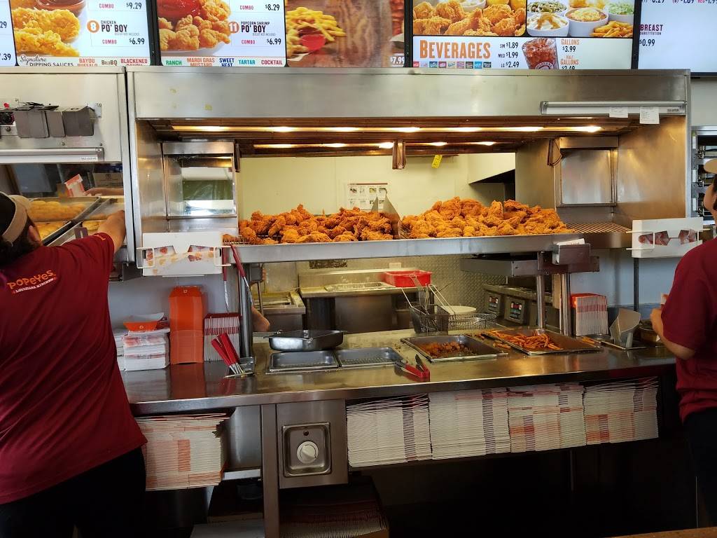 Popeyes Louisiana Kitchen | restaurant | 1300 N Lewis Ave, Waukegan, IL 60085, USA | 8472631916 OR +1 847-263-1916