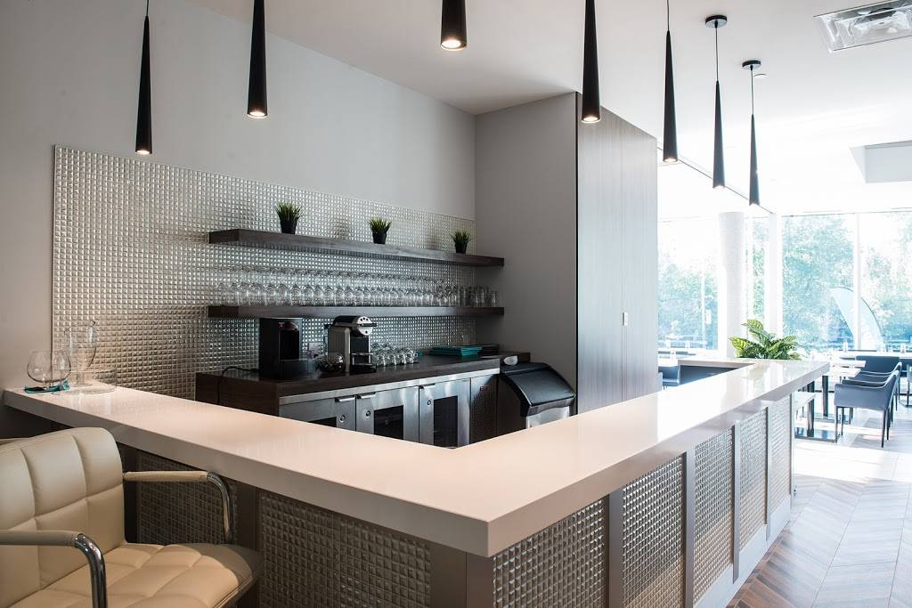 Bistro Le District | restaurant | 55 Impasse Lady-Colborne B, Gatineau, QC J9H 1Z2, Canada | 8195570505 OR +1 819-557-0505