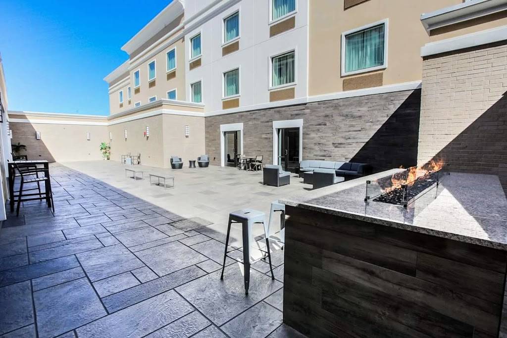 Lambortini Bar & Grill (Inside Holiday Inn Longview - North) | restaurant | 300 Tuttle Cir, Longview, TX 75605, USA | 9036636464 OR +1 903-663-6464