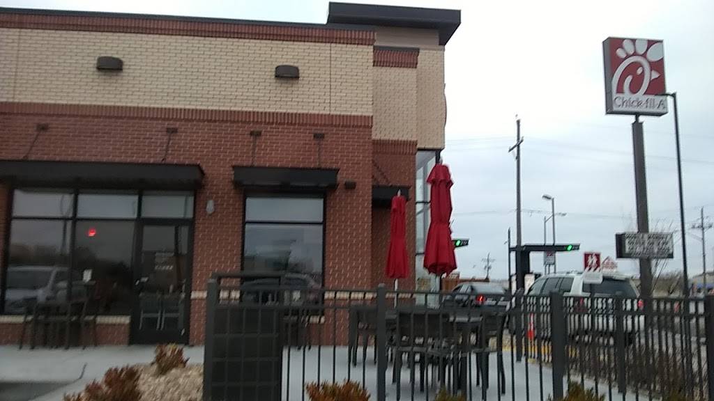 Chick-fil-A | restaurant | 1625 SW Wanamaker Rd, Topeka, KS 66604, USA | 7852722610 OR +1 785-272-2610