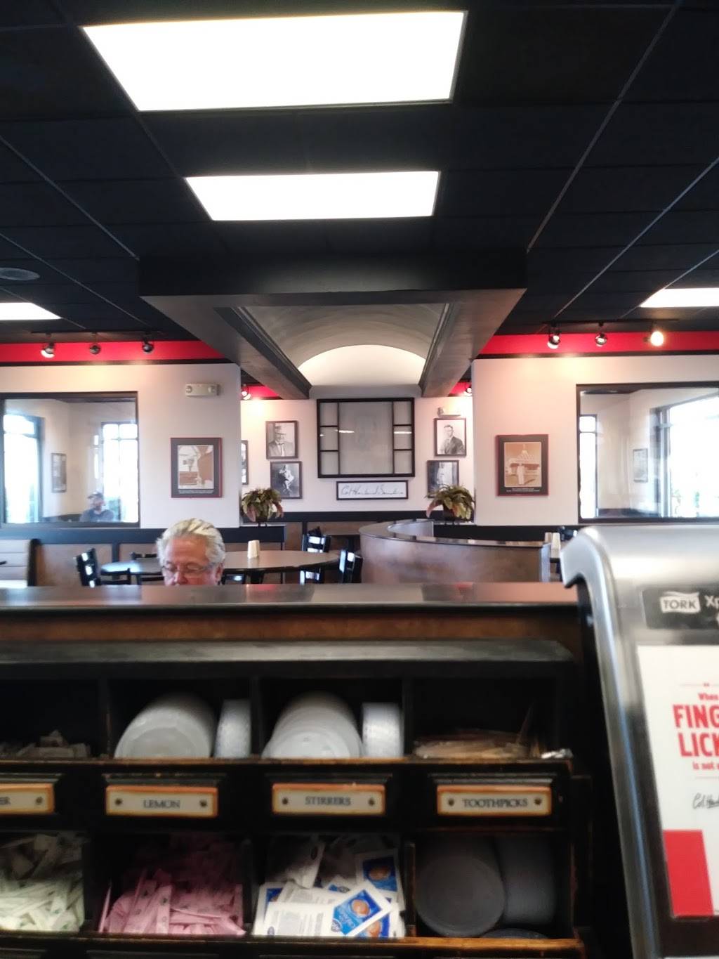 KFC | restaurant | 1705 Memorial Blvd, Springfield, TN 37172, USA | 6153848433 OR +1 615-384-8433