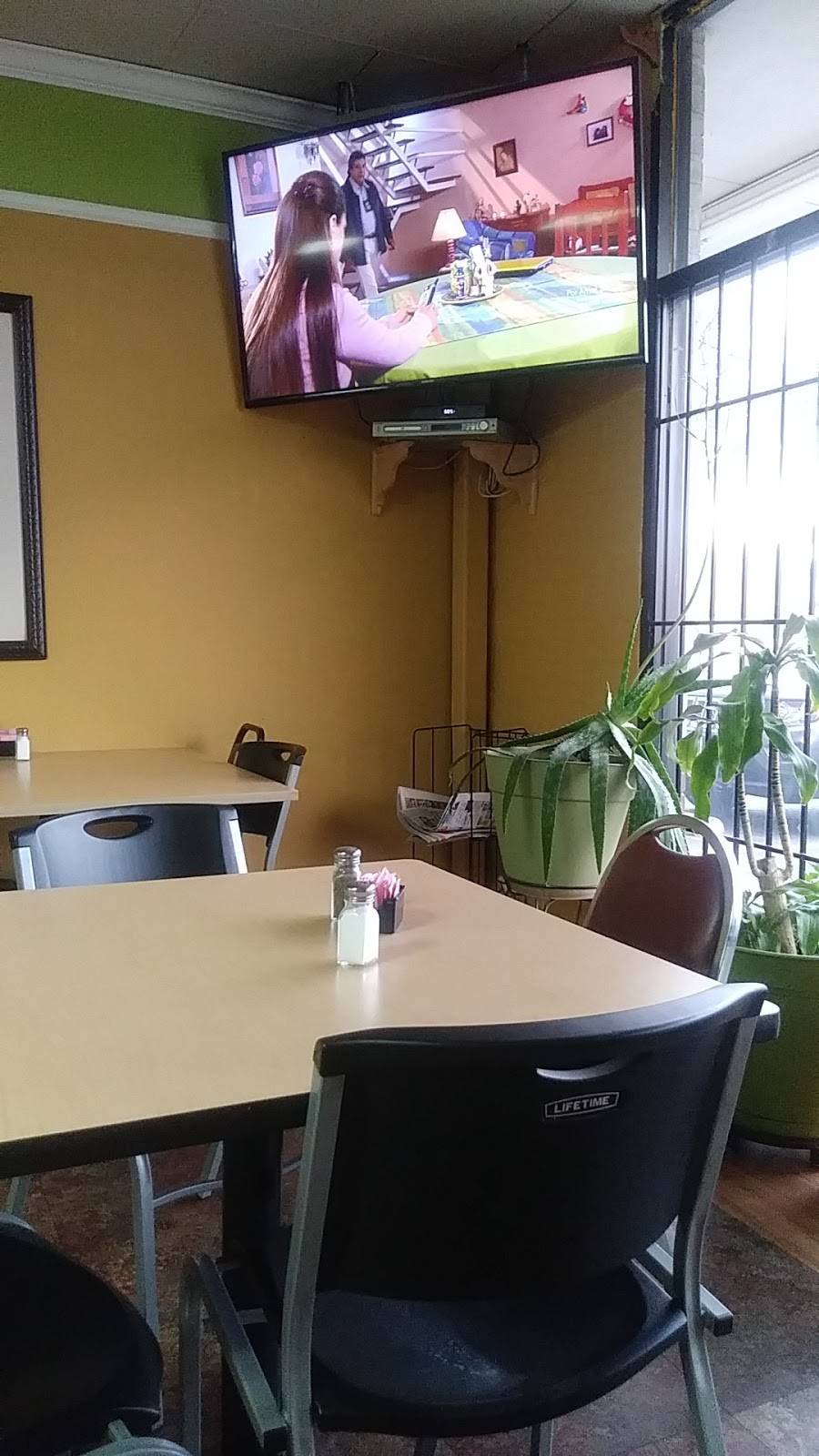 Aguileras Mexican Restaurant | restaurant | 7210 Cameron Rd, Austin, TX 78752, USA | 5123718909 OR +1 512-371-8909