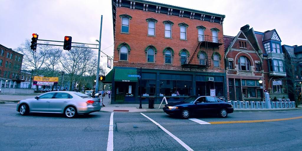 Dee Felice Cafe | restaurant | 529 Main St, Covington, KY 41011, USA | 8592612365 OR +1 859-261-2365