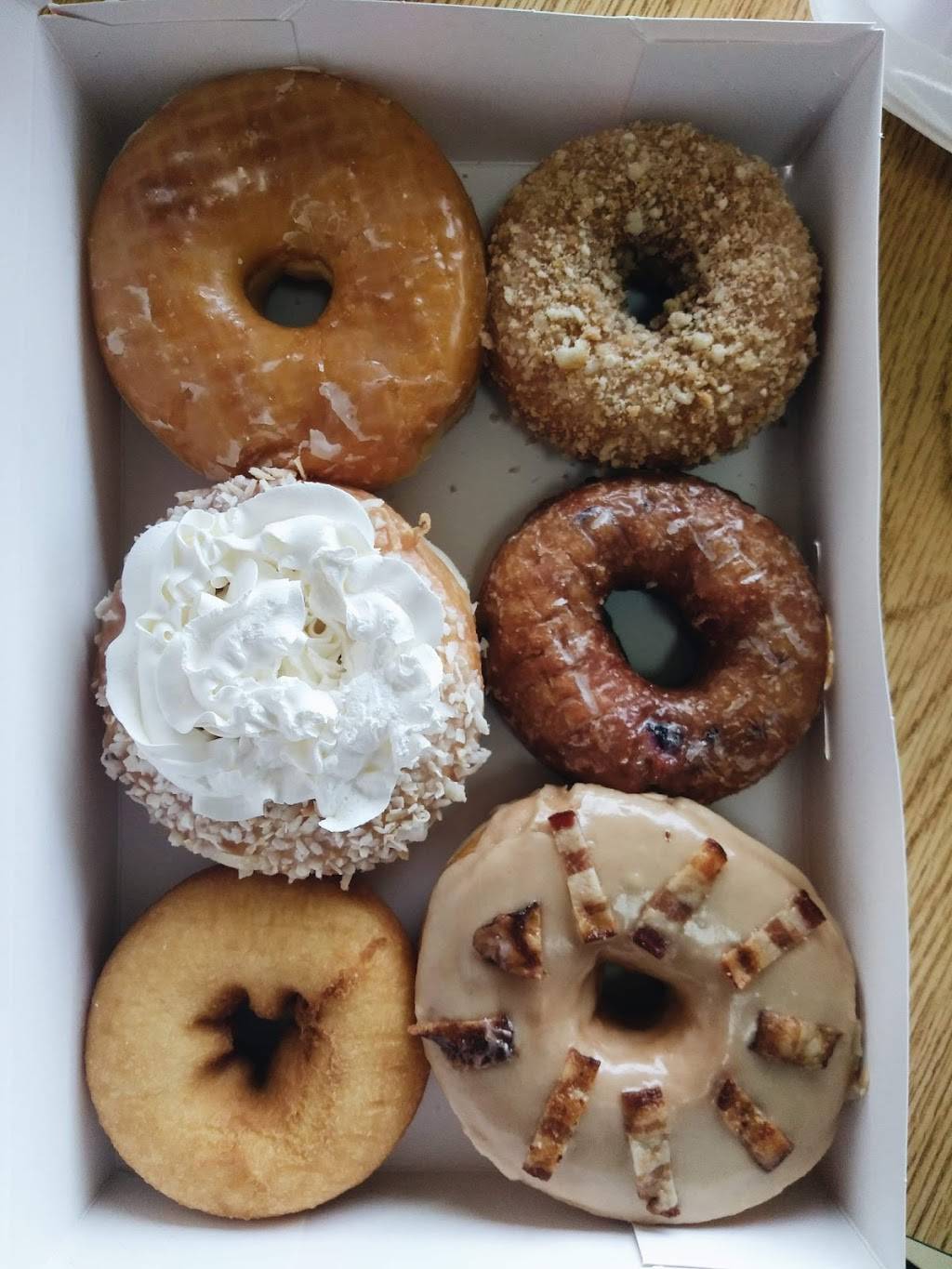 Rainbow Donuts & Smoothies | bakery | 1960 W Ray Rd, Chandler, AZ 85224, USA | 4809638888 OR +1 480-963-8888