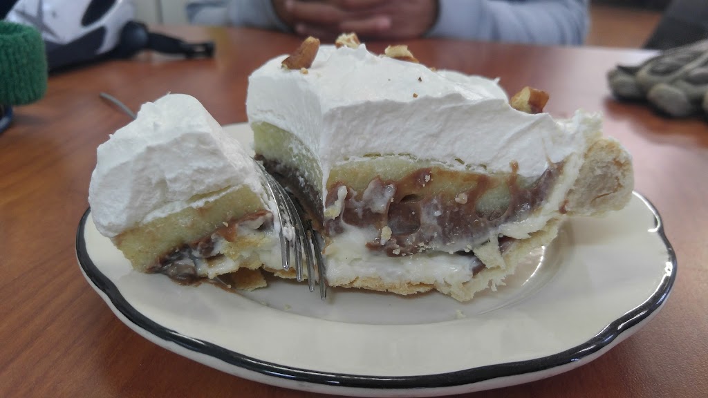 Sweet Treats | restaurant | 5 E Main St, Lamar, AR 72846, USA | 4796470133 OR +1 479-647-0133