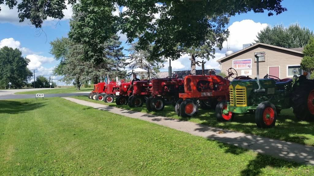 Bristol Tap | restaurant | 46 Cannonball Trail, Bristol, IL 60512, USA | 6305536229 OR +1 630-553-6229