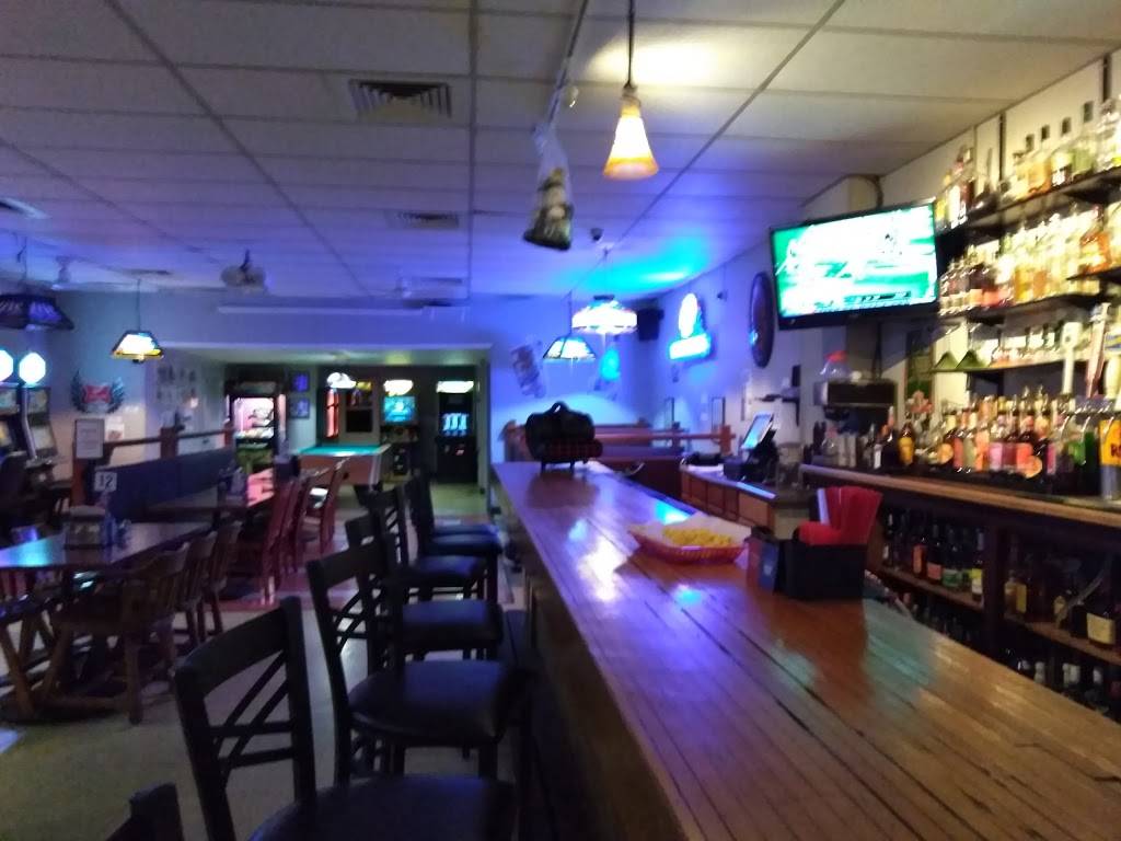 Coupes Bar & Grill | restaurant | 101 S Viking Vie, Lee, IL 60530, USA | 8158248405 OR +1 815-824-8405