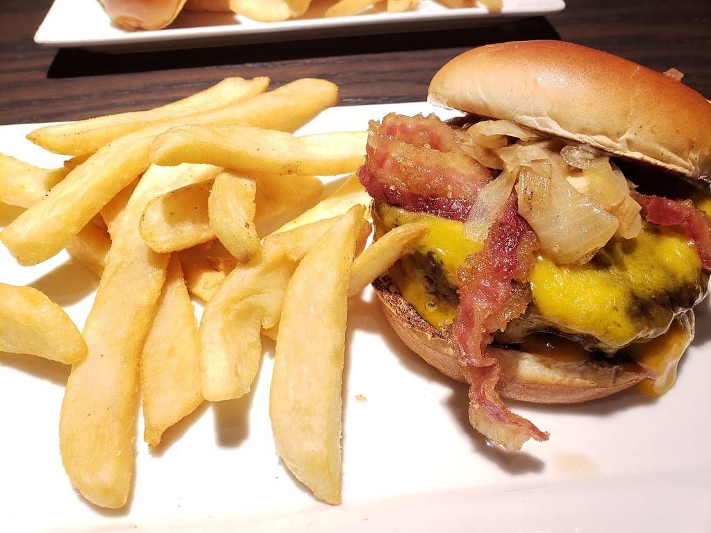Red Robin Gourmet Burgers and Brews | restaurant | 4586 Town Center Pkwy, Jacksonville, FL 32246, USA | 9047132300 OR +1 904-713-2300