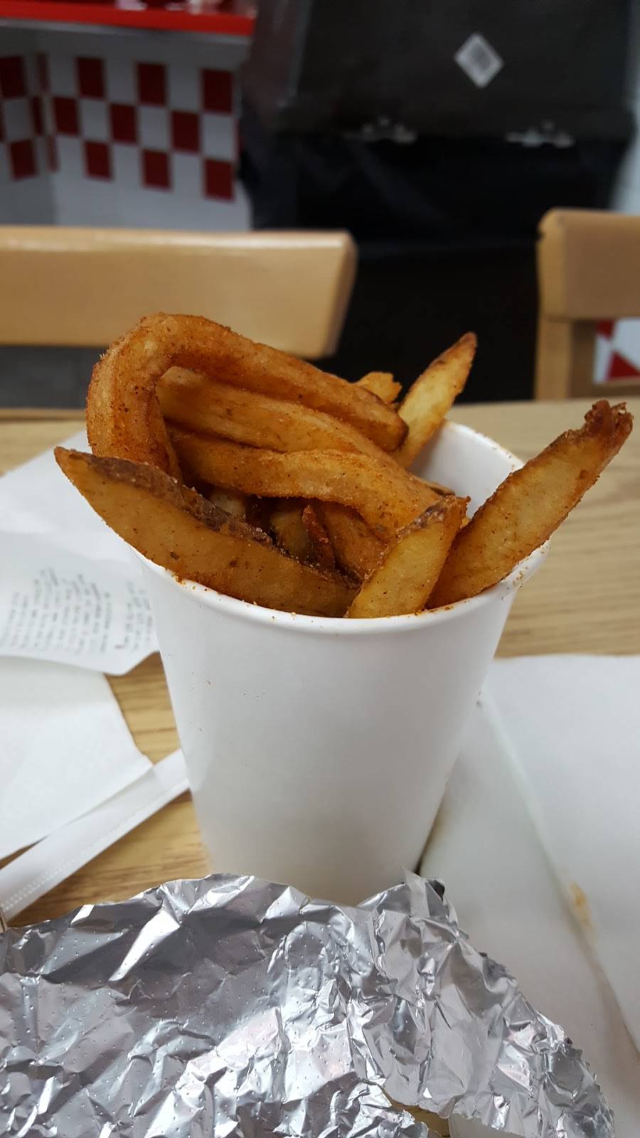 Five Guys | meal takeaway | 284 7th Ave, Brooklyn, NY 11215, USA | 7184999380 OR +1 718-499-9380