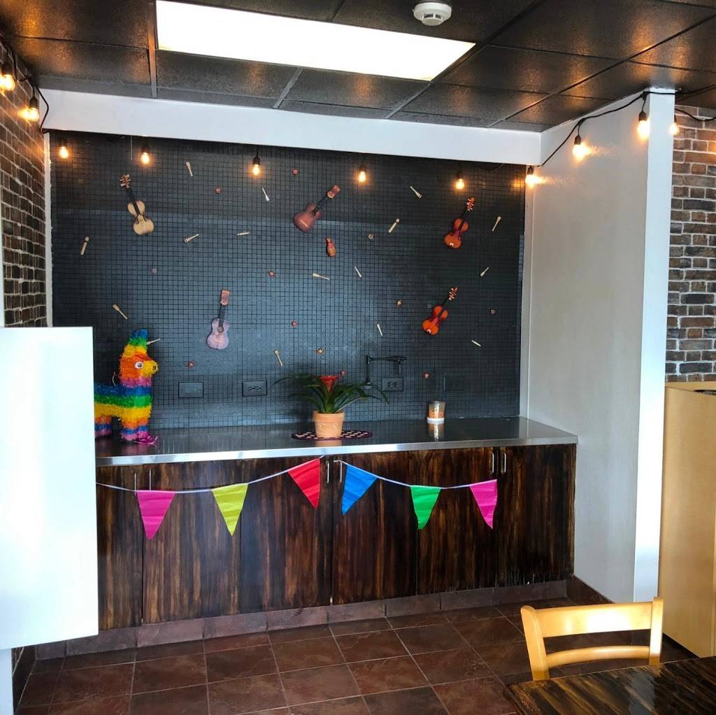 Guac Mexican Grill | restaurant | 610 E Irving Park Rd, Roselle, IL 60172, USA | 8474665524 OR +1 847-466-5524