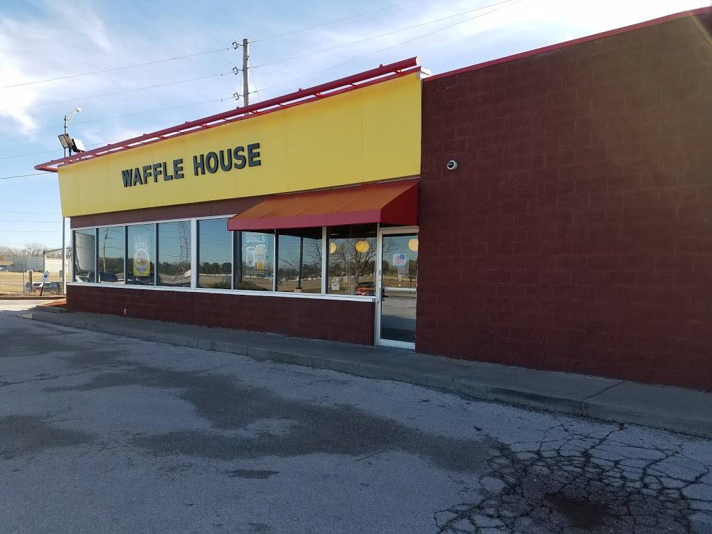 Waffle House | meal takeaway | 301 Little Hills Exy, St Charles, MO 63301, USA | 6369477628 OR +1 636-947-7628