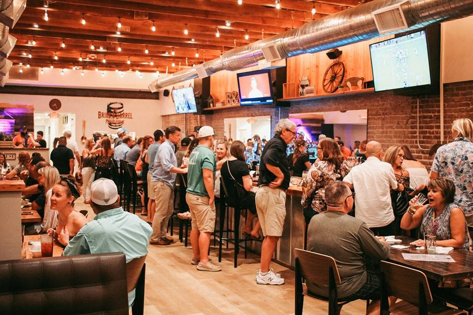 The Brick & Barrel Public House | restaurant | 209 W Main St, Leesburg, FL 34748, USA | 3524313069 OR +1 352-431-3069