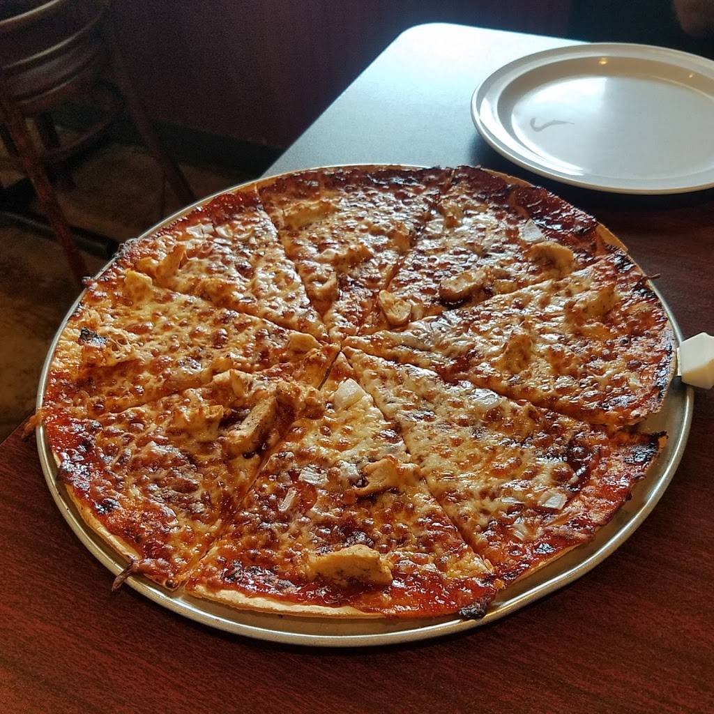 Goodfellas Pizza | restaurant | 103 Colonels Way, Henryville, IN 47126, USA | 8122943343 OR +1 812-294-3343