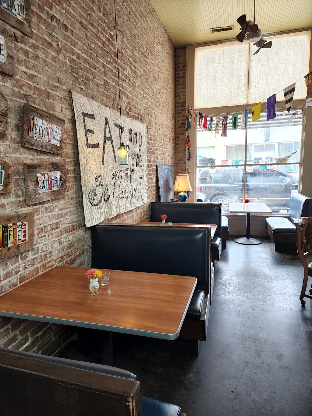 Fan and Johnny’s | restaurant | 117 Main St, Greenwood, MS 38930, USA | 6623745060 OR +1 662-374-5060