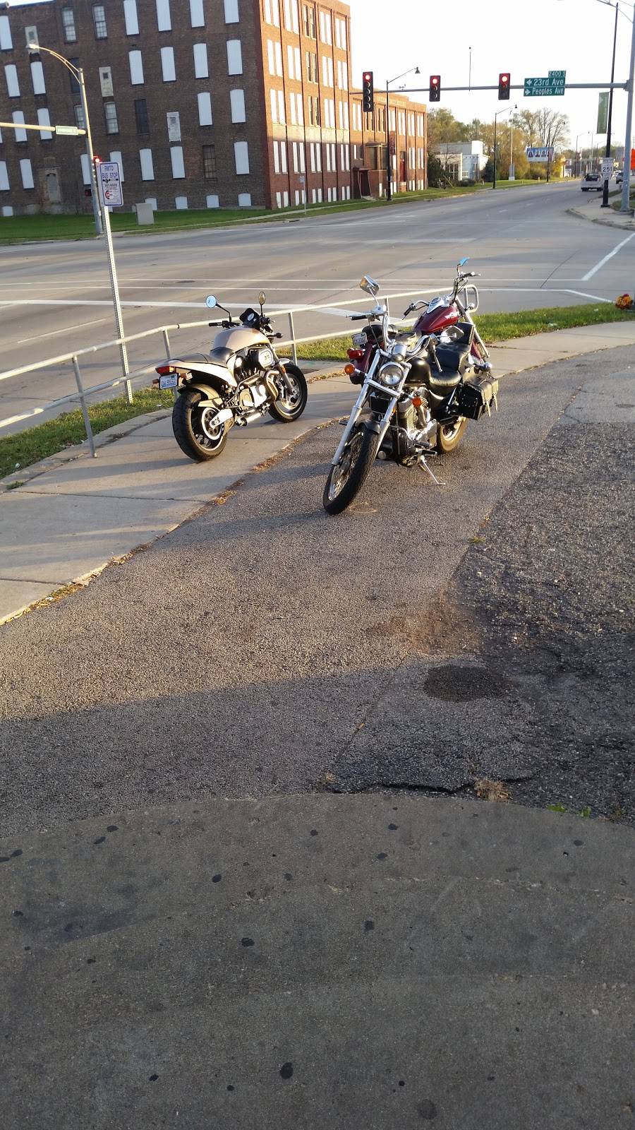 Tnt | restaurant | 2327 Kishwaukee St, Rockford, IL 61104, USA | 8159774844 OR +1 815-977-4844