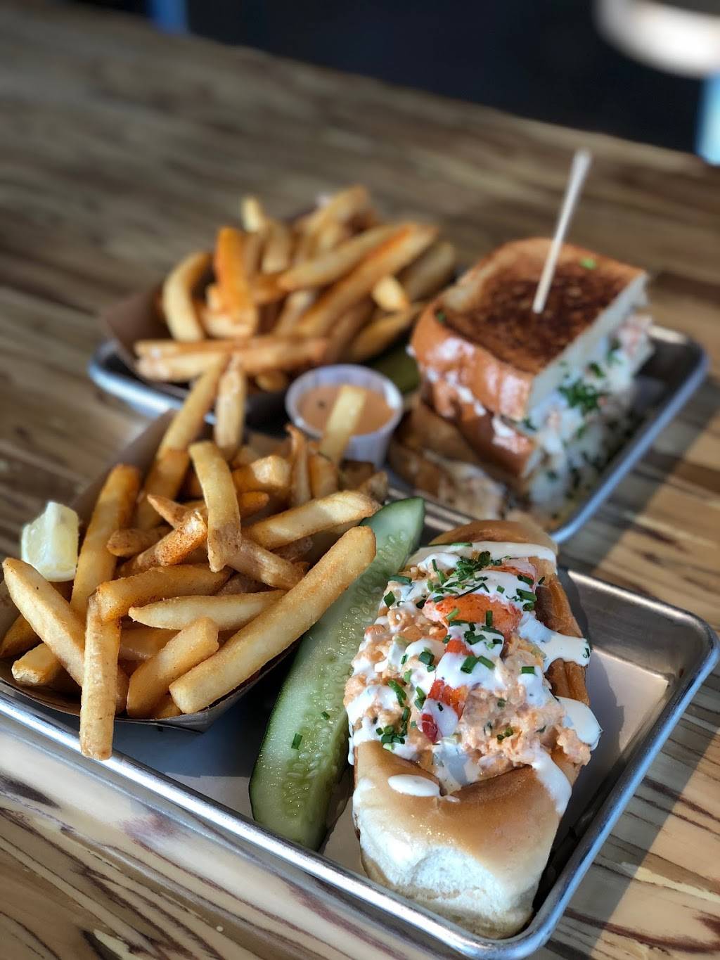 Slapfish | restaurant | 783 N Alafaya Trail, Orlando, FL 32828, USA | 4078661804 OR +1 407-866-1804