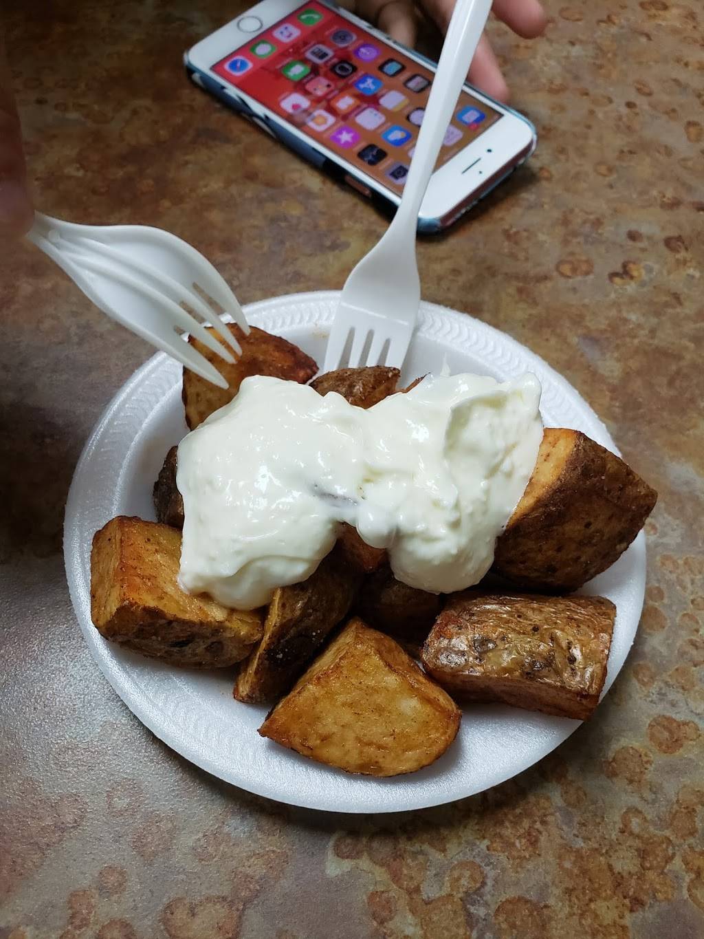 Shawarma Castle Lebanese Cuisine | restaurant | 2130 Wyandotte St W, Windsor, ON N9B 1J9, Canada | 5194192232 OR +1 519-419-2232