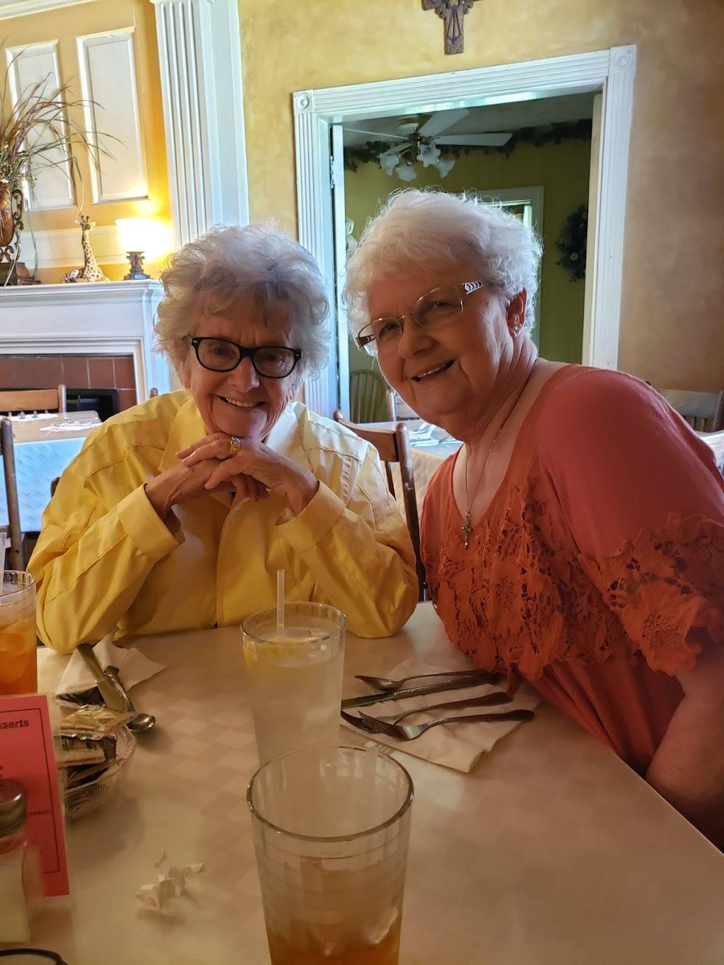 Happy House Restaurant | restaurant | 236 N 8th St, Mayfield, KY 42066, USA | 2702475743 OR +1 270-247-5743