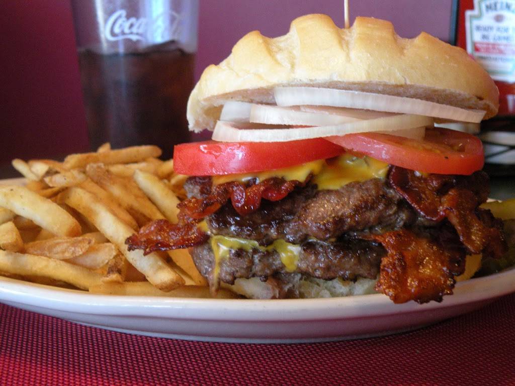 Bulldog Pizza & Grill | restaurant | 101 Mount Royal Shopping Cir, Duluth, MN 55803, USA | 2187283663 OR +1 218-728-3663