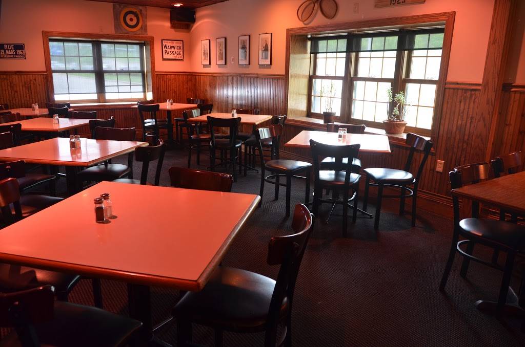 The Wig & Pen Pizza Pub | restaurant | 1220 US-6 West, Iowa City, IA 52246, USA | 3193542767 OR +1 319-354-2767