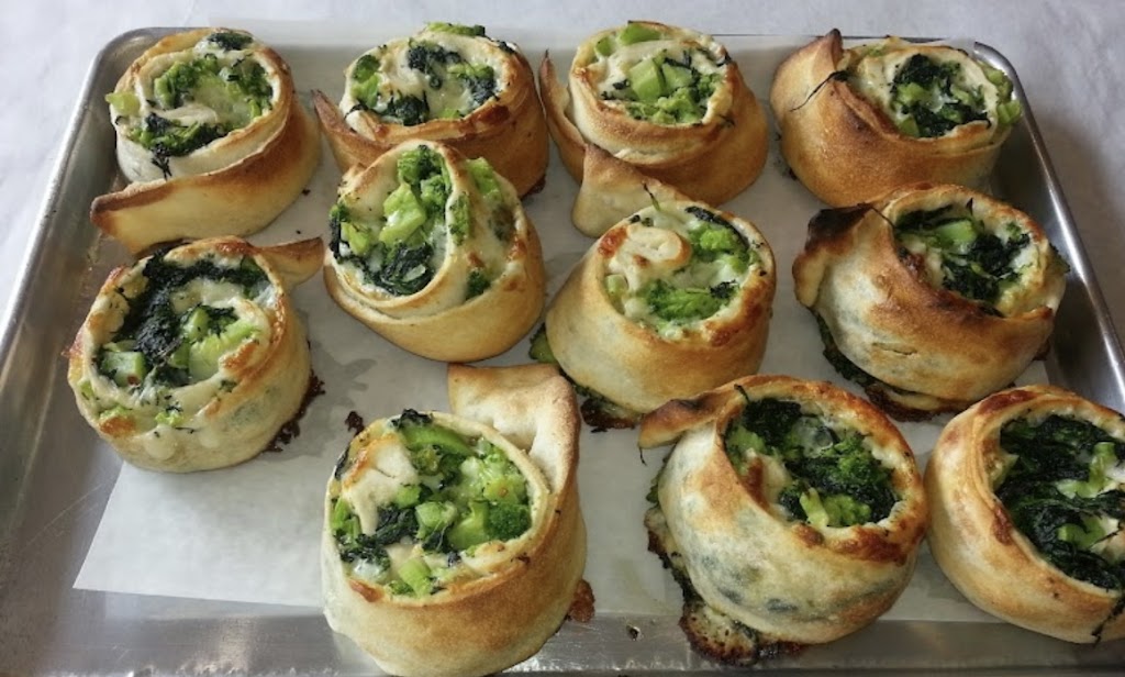 Rufinis Pizza Restaurant | restaurant | 70 Forest Ave, Glen Cove, NY 11542, USA | 5162771348 OR +1 516-277-1348