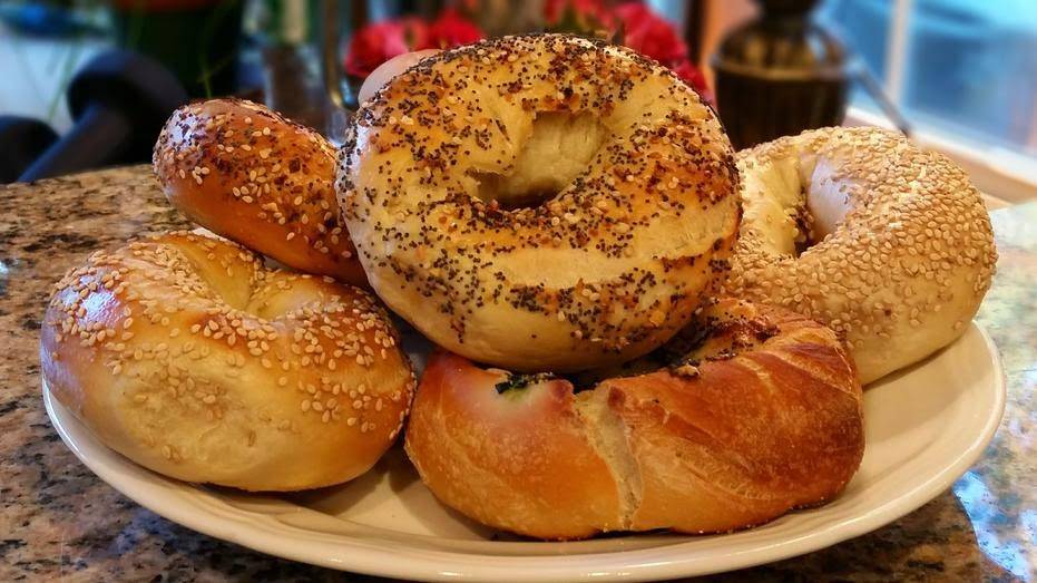 Union Hill Bagels | bakery | 345 Union Hill Rd, Manalapan Township, NJ 07726, USA | 7329729900 OR +1 732-972-9900