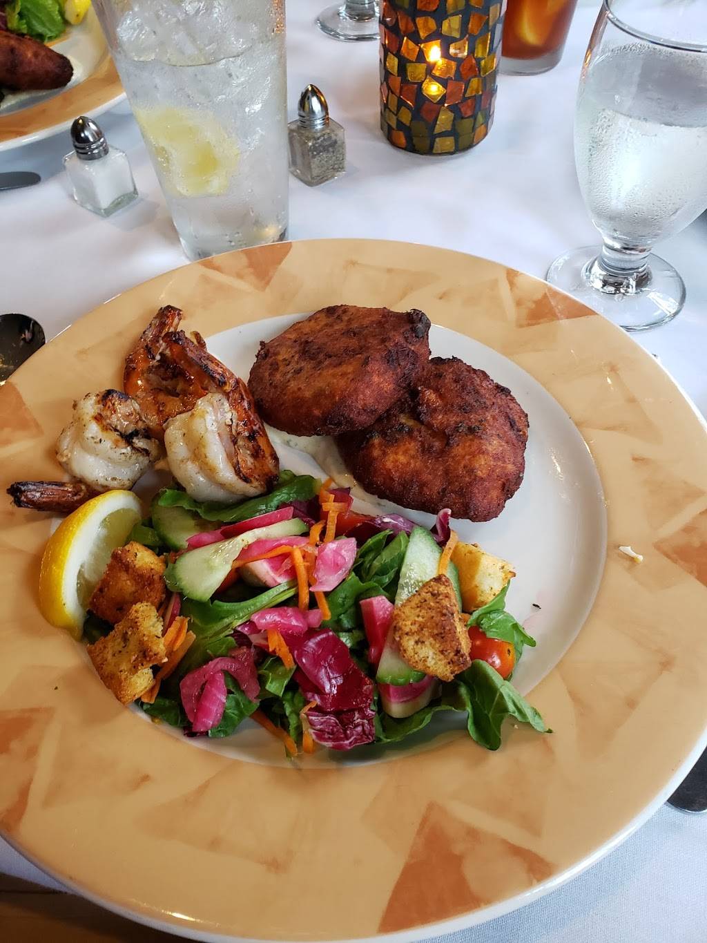 Campus House | restaurant | 1300 Elmwood Ave, Buffalo, NY 14222, USA | 7168783300 OR +1 716-878-3300