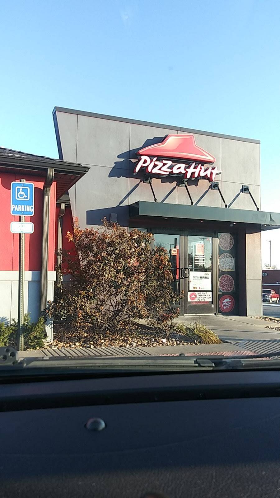 Pizza Hut | meal takeaway | 2802 S Main St, Joplin, MO 64804, USA | 4176251416 OR +1 417-625-1416