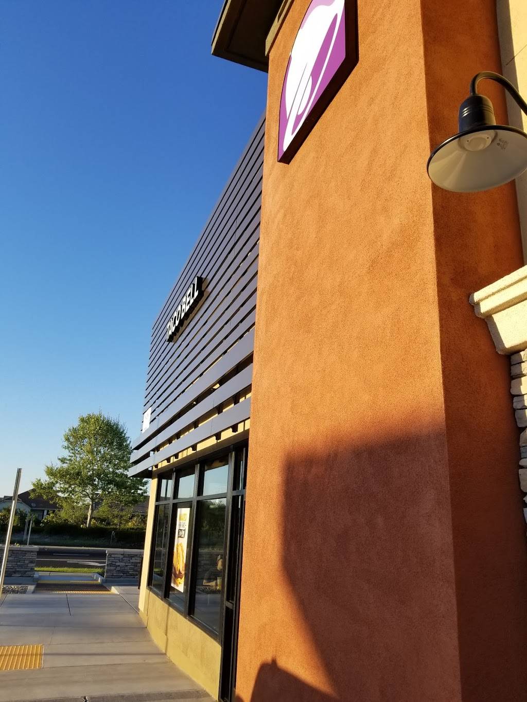 Taco Bell | restaurant | Elk Grove, CA 95757, USA | 9167147602 OR +1 916-714-7602