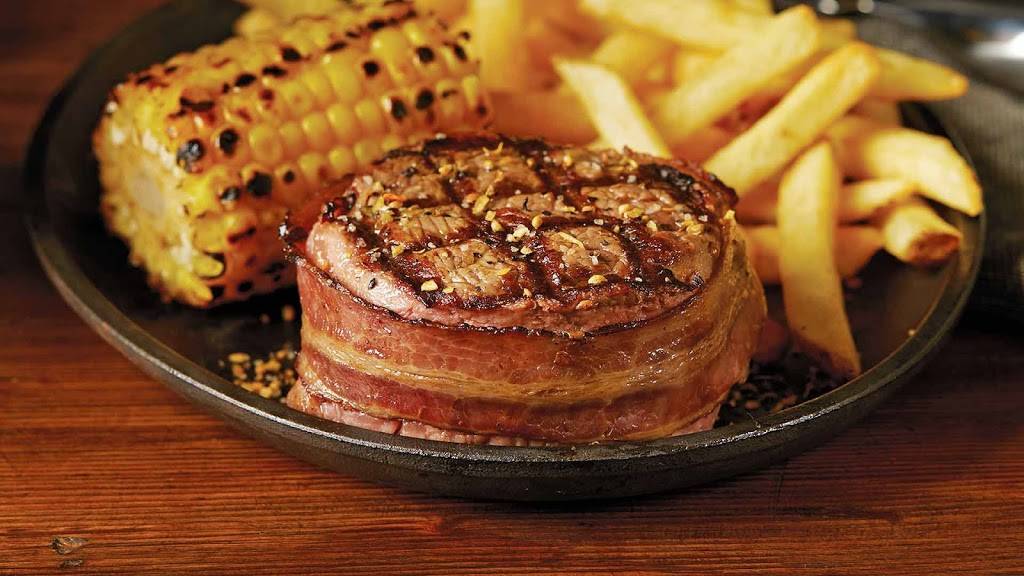 Chucks Roadhouse Bar & Grill | restaurant | 1480 Major MacKenzie Dr W UNIT e11, Maple, ON L6A 4H6, Canada | 2895531313 OR +1 289-553-1313