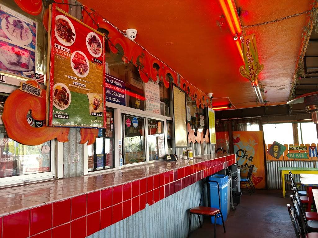 Cha Cha Chicken | restaurant | 1906 Ocean Ave, Santa Monica, CA 90405, USA | 3105811684 OR +1 310-581-1684