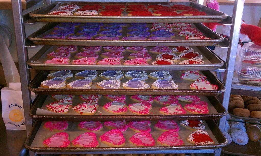 Moms Donut Shop | bakery | 718 N Grand Ave, Gainesville, TX 76240, USA | 9406651863 OR +1 940-665-1863