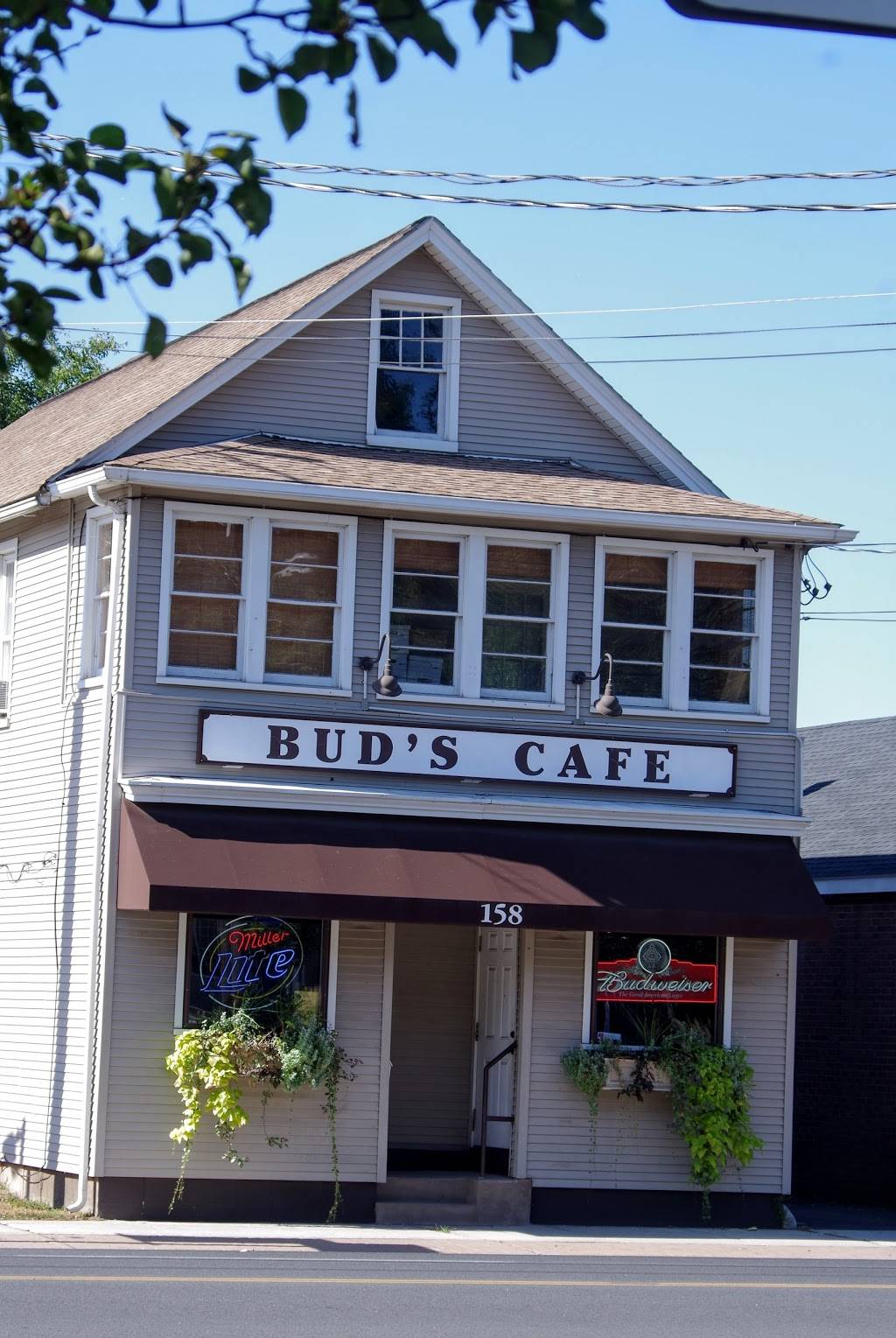Buds Cafe | restaurant | 158 Main St # 1, Portland, CT 06480, USA | 8603421540 OR +1 860-342-1540