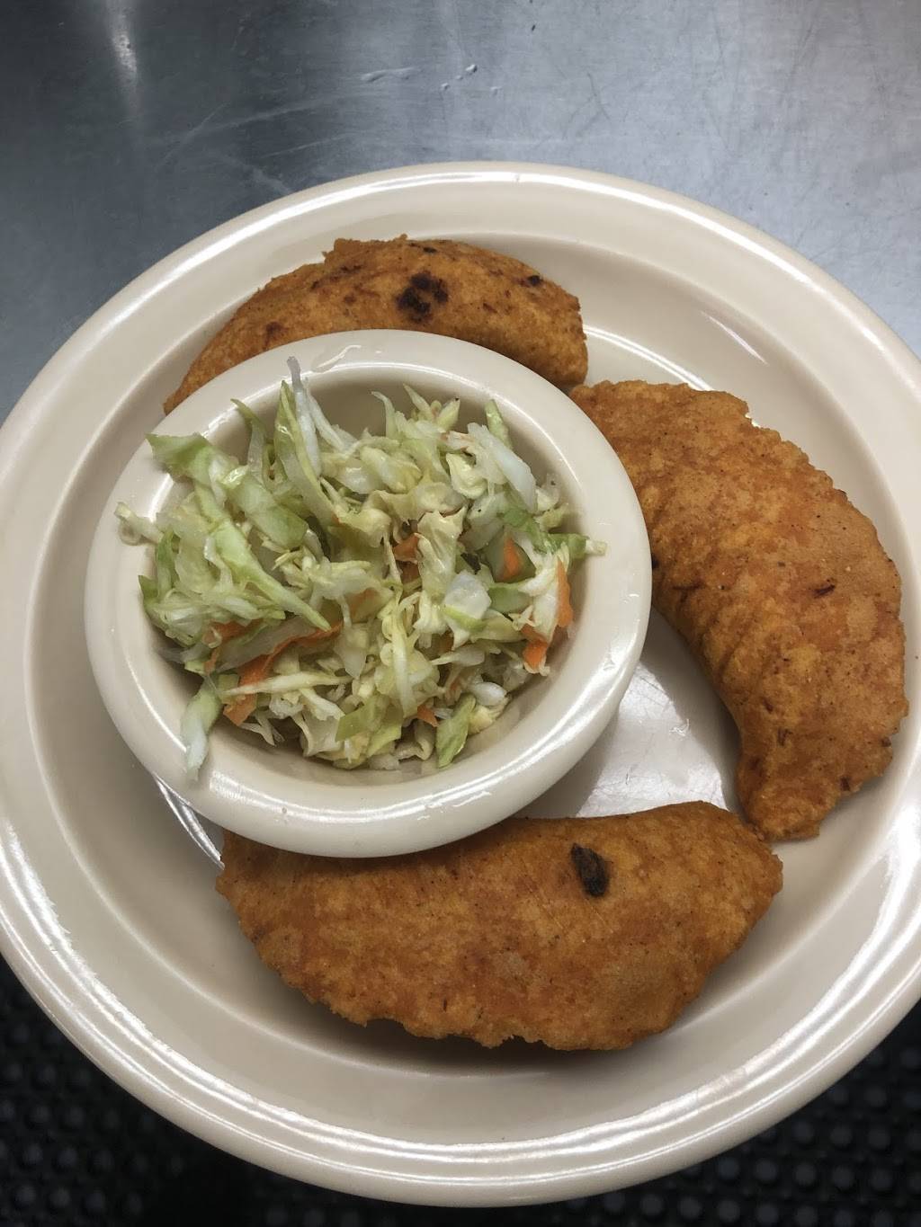 Yoly’s Taqueria & Pupuseria | restaurant | 17760 Adelanto Rd, Adelanto, CA 92301, USA | 4422491985 OR +1 442-249-1985