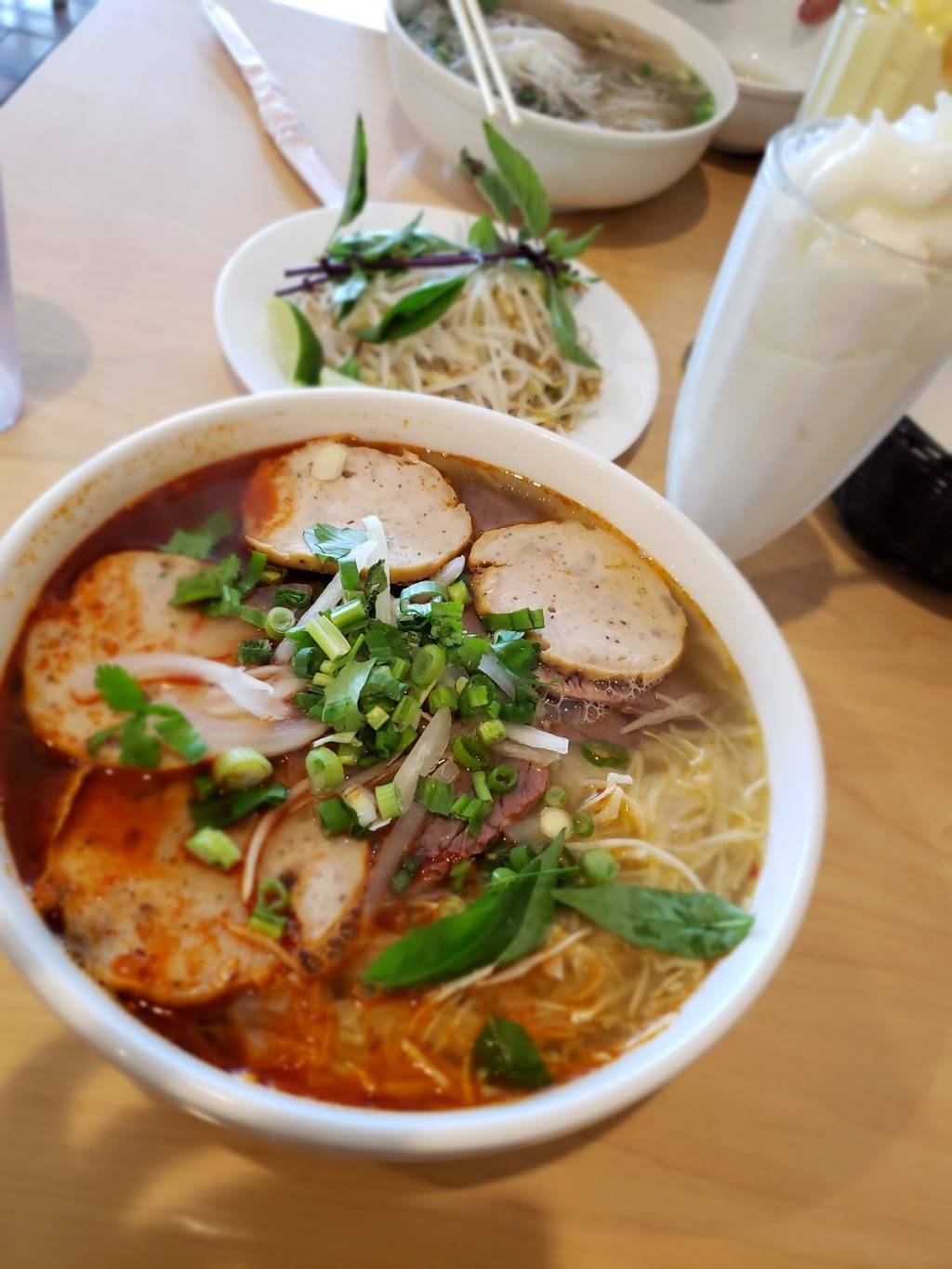 Pho Xic Lo | restaurant | 1750 Wyandotte St W, Windsor, ON N9B 1J1, Canada | 5199718288 OR +1 519-971-8288