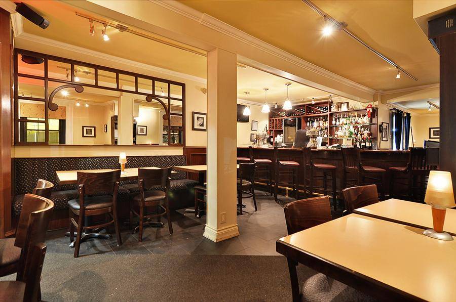 Black Dog Bistro | restaurant | 5540 Manotick Main St, Manotick, ON K4M 1A6, Canada | 6136923779 OR +1 613-692-3779