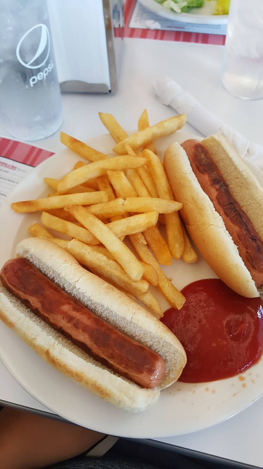 DNicios Parlor | restaurant | 1275 E Columbia Ave, Battle Creek, MI 49014, USA | 2699629001 OR +1 269-962-9001