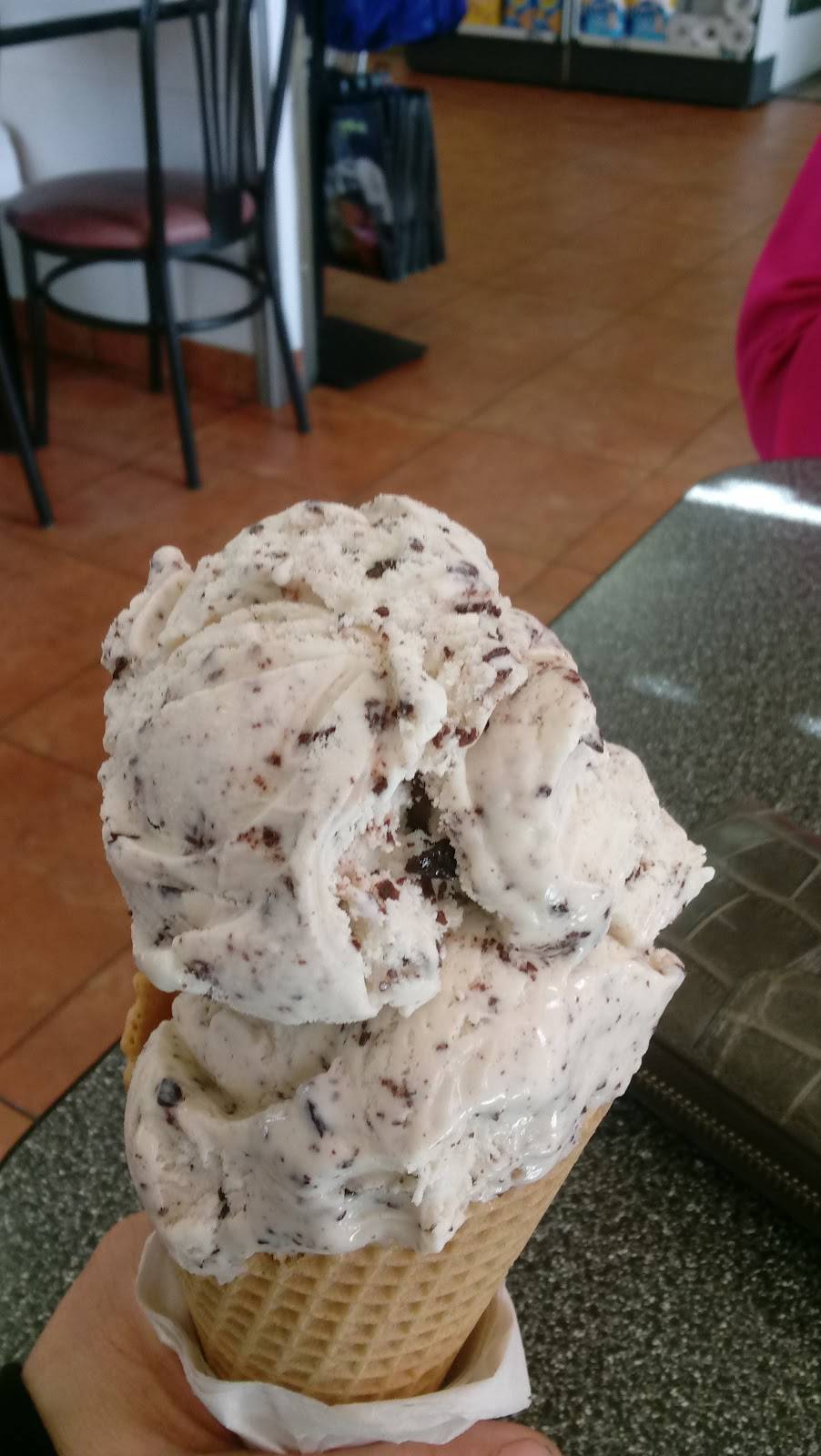 Braums Ice Cream & Burger Restaurant | restaurant | 1102 W Walnut St, Rogers, AR 72756, USA | 4796318977 OR +1 479-631-8977