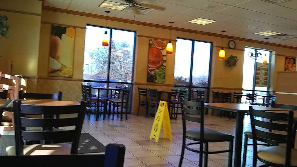 Subway Restaurants | restaurant | 100 Love Rd, Reading, PA 19607, USA | 6108989299 OR +1 610-898-9299