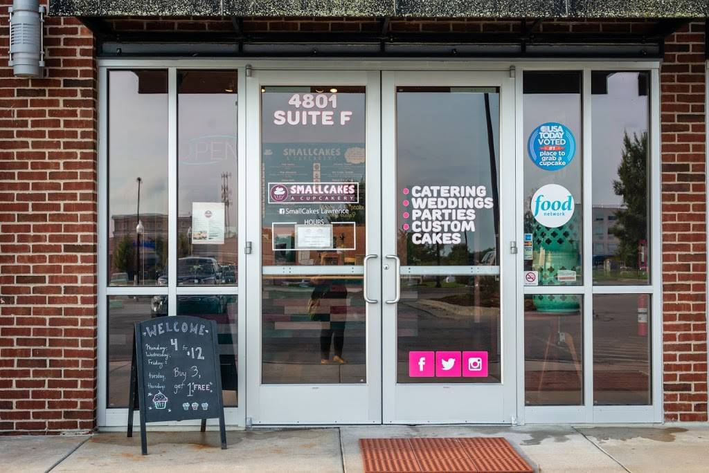 Smallcakes Lawrence | restaurant | 4801 Bauer Farm Drive F, Lawrence, KS 66049, USA | 7858561141 OR +1 785-856-1141