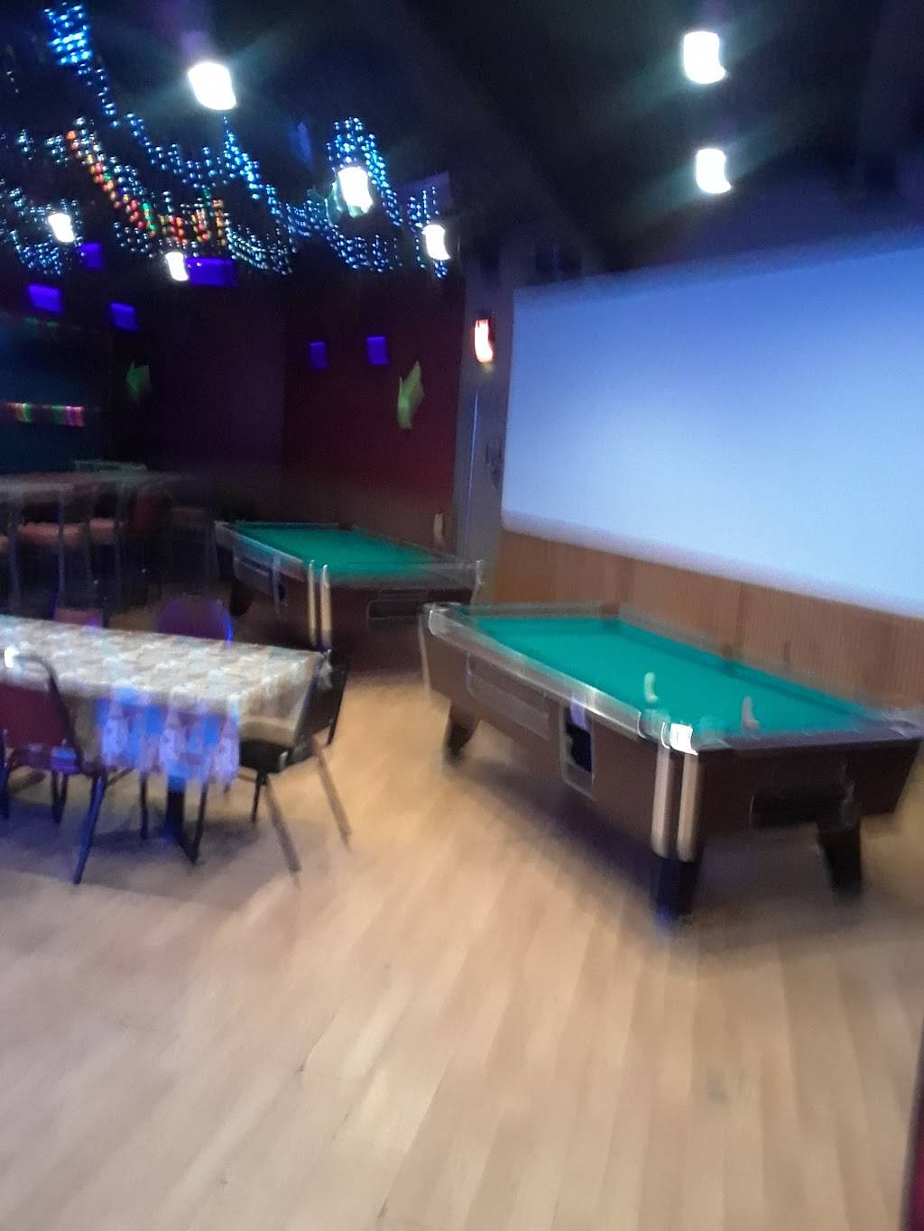 Bolts Sports Café | cafe | 910 S Main St, Englewood, OH 45322, USA | 9378366634 OR +1 937-836-6634