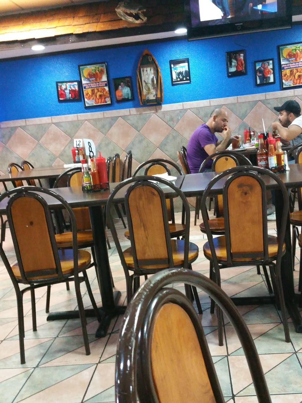 Playas Nayaritas | restaurant | 2211 W Lake St, Melrose Park, IL 60160, USA | 7083441700 OR +1 708-344-1700