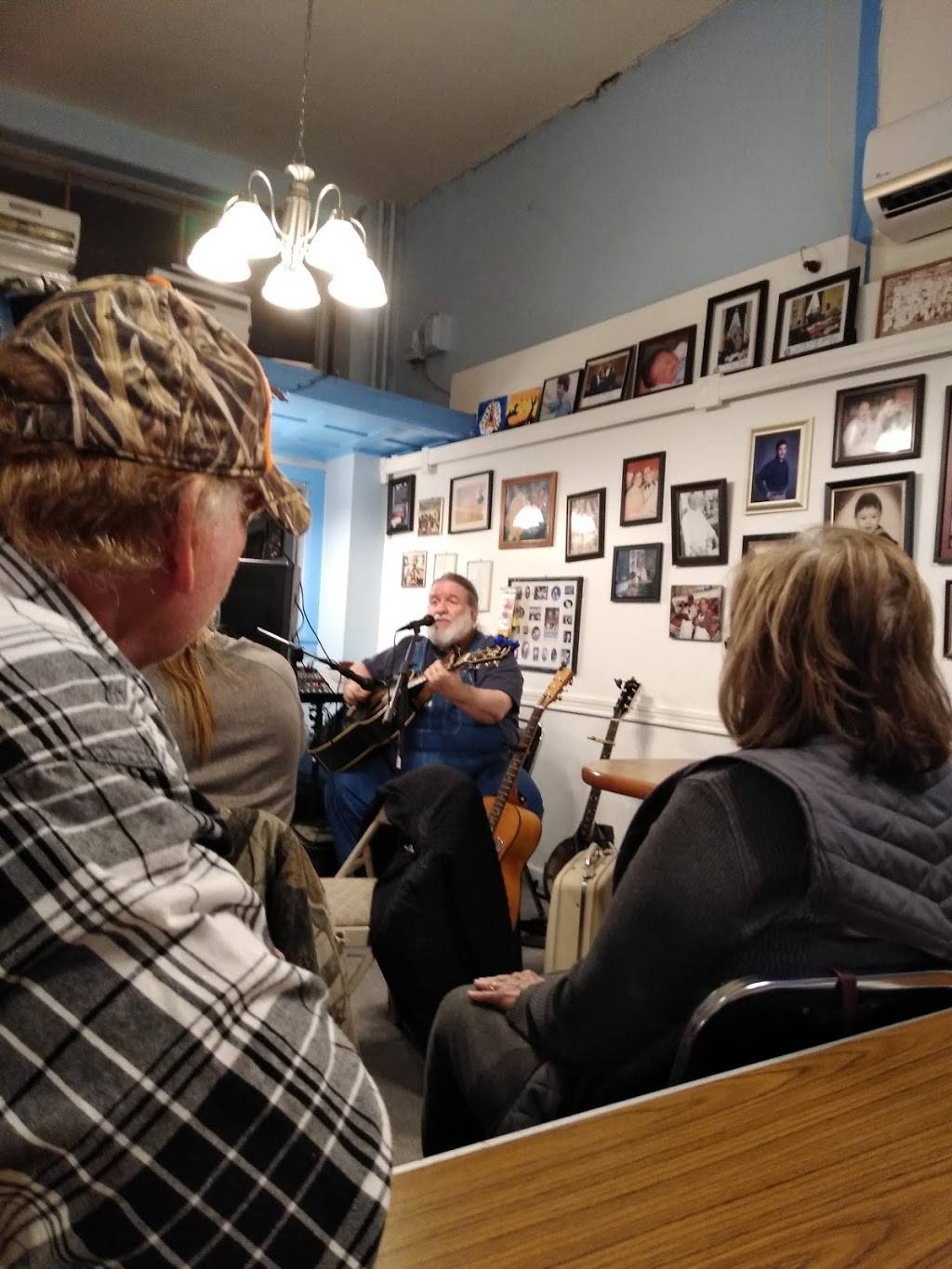 Yasou Restaurant | restaurant | 138 Main St, Welch, WV 24801, USA | 3045857959 OR +1 304-585-7959